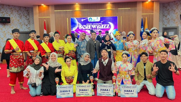 Kreativitas Mahasiswa PBSI Bersinar di SCREWBAZZ 2025 Dies Natalis UMRAH ke-18